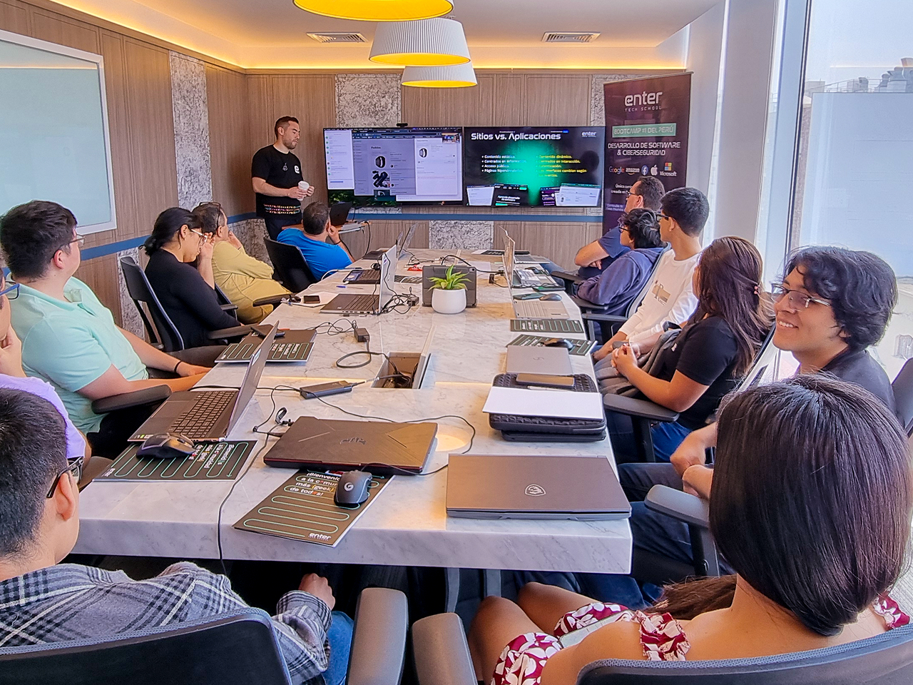 Cursos de Tecnología y Bootcamps en Vivo | Enter Tech School